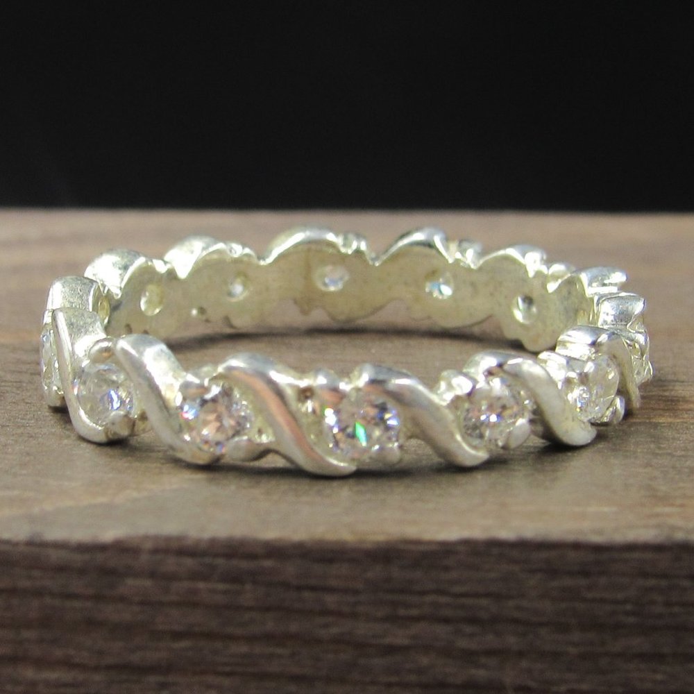 Size 7.75 Sterling Silver Slight Tarnished Clear CZ Stone Band Ring Vintage